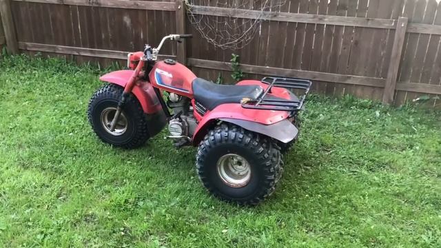 Honda ATC110 vs ATC200 three wheelers смотреть онлайн