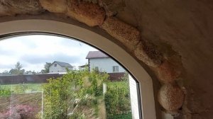 Установил арочное пластиковое окно в арочный каменный проём