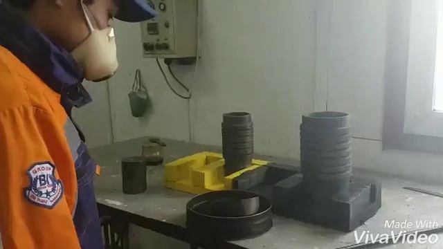 Лаборатория  Подставку для формовки асфальтобетона