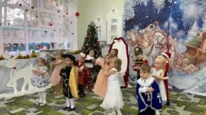 Средняя группа"Солнышко ".Танец " Снег идёт, на пороге новый год"