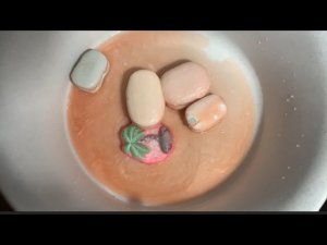 ASMR/mushy soap/squeezing sponges