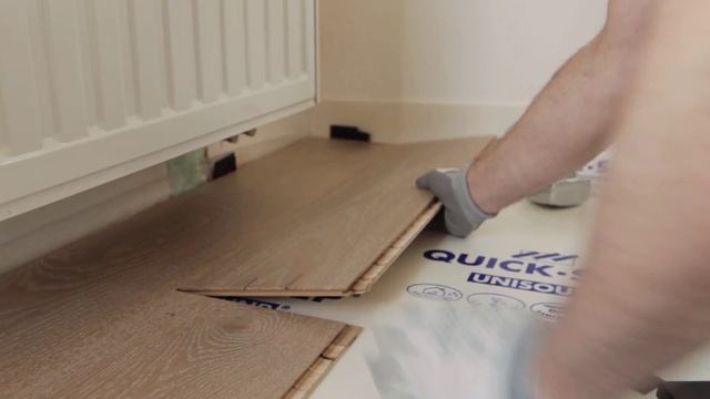 Comment poser un parquet Quick-Step? - pose flottante смотреть онлайн