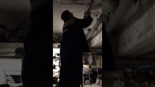 Меняем лампочку прикол смотреть онлайн