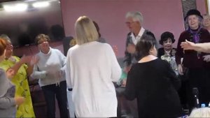 В клубе Посиделки приехали гости из МЦД Жулебино , вот такая встреча поёт Ася Идрисова.