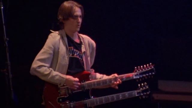 Mad Season - Mike Discusses His 'Big Ridiculous' Double-Neck Guitar (Digital Video) смотреть онлайн