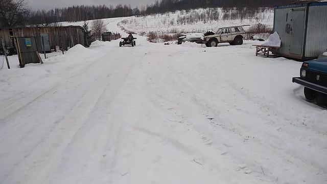 Багги из классики штурмует снег смотреть онлайн