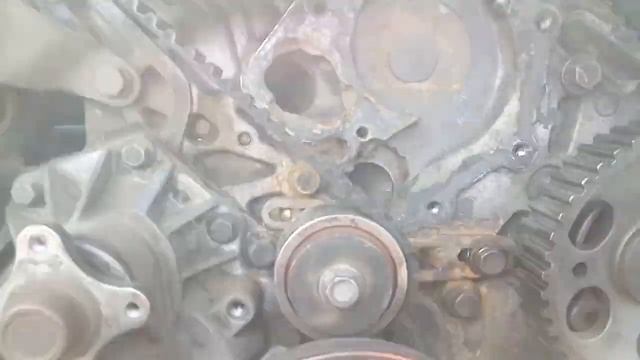 Ford Transit 99 г.в. восстанавливаем разъеденные участки крышки двигателя смотреть онлайн