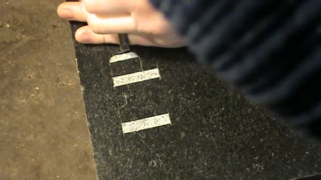 Памятники из гранита. Художественное оформление памятника. Гравировка букв на граните
