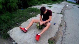 Watermelon Сhallenge l Раздавил арбуз НОГАМИ?