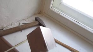 Выравнивание внутреннего угла шпатлёвкой.