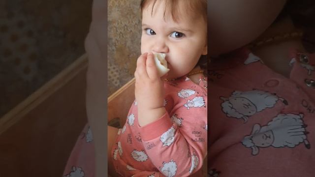 кушаем с аппетитом. есть несколько лайфхаков,чтоб ребенок ел. ну и куда без разговоров. закрепляем.