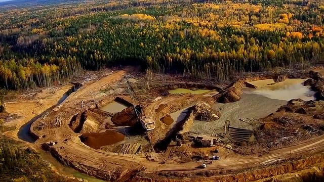 Работа шагающего экскаватора. Квадрокоптер.