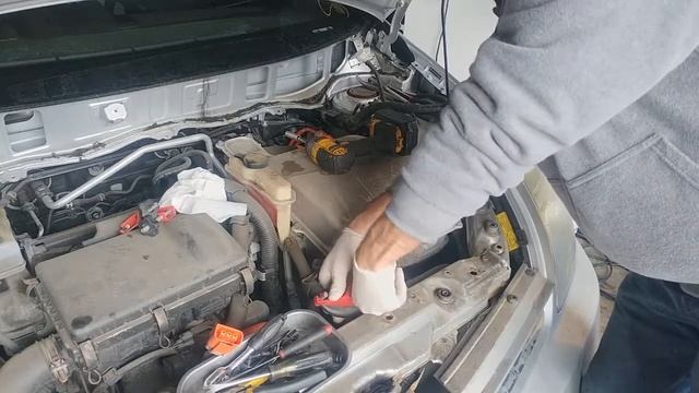 Toyota Prius 2004 -2009 Как заменить инвертор. смотреть онлайн