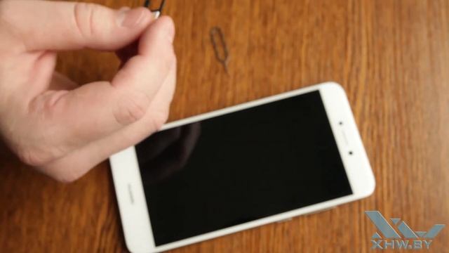 Как вставить SIM-карту в Huawei P8 Lite (2017) (XHW.BY) смотреть онлайн