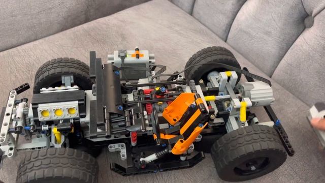 LEGO Technic RC Chassis V6 4 Speed Manual Gearbox Suspension Steering Differential