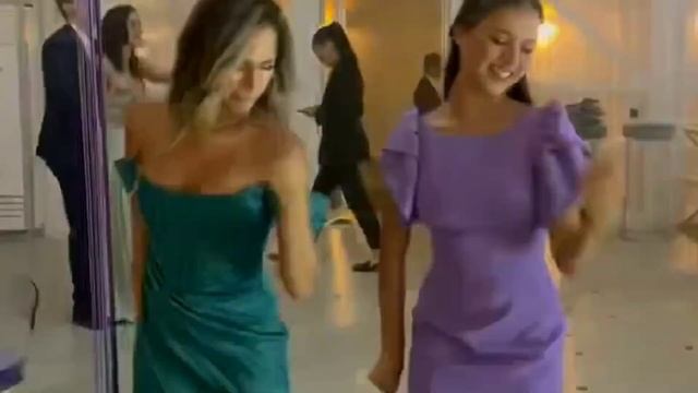 ДО СИХ ПОР ГУЛЯЮТ! Танцы Алины Загитовой и Анны Щербаковой с НЕВЕСТОЙ на свадьбе...Фигурное катание смотреть онлайн