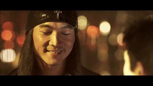 Цирковая сцена с метанием ножа в фильме Город в Осаде