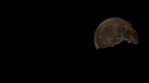 Выход полной луны над горой Шахан #полнолуние