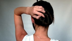 БЫСТРАЯ КРАСИВАЯ ВЕЧЕРНЯЯ ПРИЧЕСКА НА СРЕДНИЕ И ДЛИННЫЕ ВОЛОСЫ