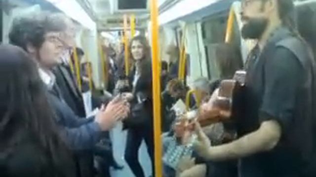 Flamenco en el Metro de Madrid.mp4 смотреть онлайн