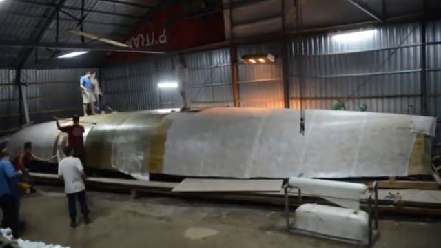 Обклейка корпусу яхти (time-lapse) смотреть онлайн