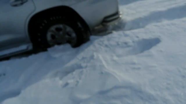 Купание серебряного коня. LX570 в снегу. смотреть онлайн