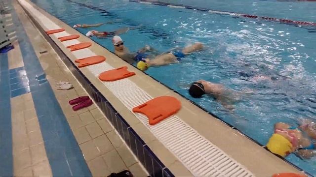 ПЛАВАНИЕ У БОРТИКА / ЭФФЕКТИВНЫЕ УПРАЖНЕНИЯ / ДЕТСКАЯ ГРУППА ПЛАВАНИЯ смотреть онлайн