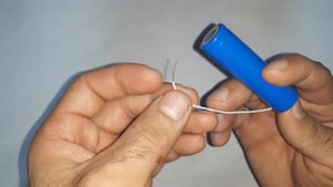 Что будет если плюс и минус батареи соединить друг к другу?