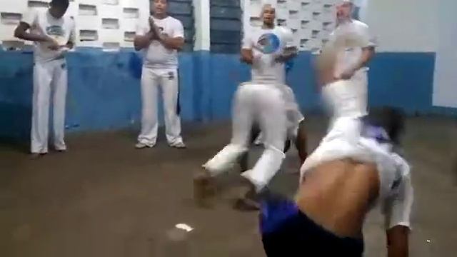 grupo Ubatã capoeira Mestre Nestor roda do grupo origem da ginga Mestre Metralha смотреть онлайн