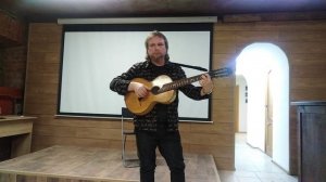 Кирилл Воложанин про свою семиструнную гитару