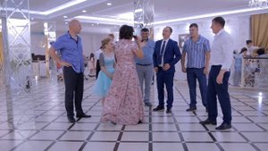 На свадьбе украли невесту, а жених поет.