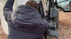 Экскаватор-погрузчик BORUS BR-840 (моторный отсек)