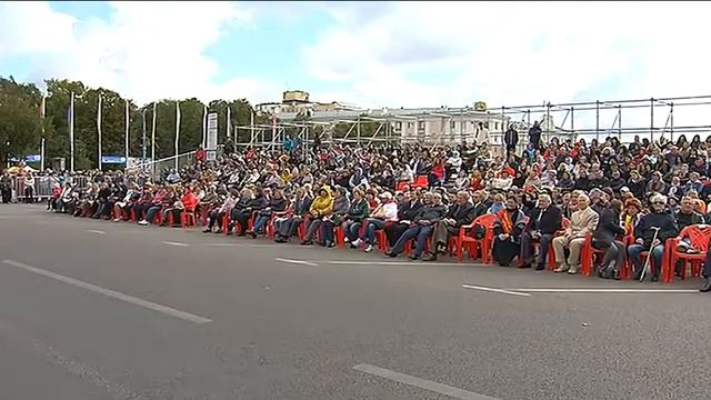 В Воронеже День города, несмотря на непогоду, прошёл ярко и смотреть онлайн