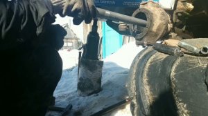 Сломало полуось на переднем мосту от УАЗа, вездехода Банивур