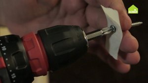 Как зафиксировать саморез на бите шуруповёрта