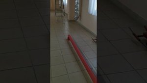 Отрезаем пластиковую трубу ,ножницами по пластику и торцовочной пилой.