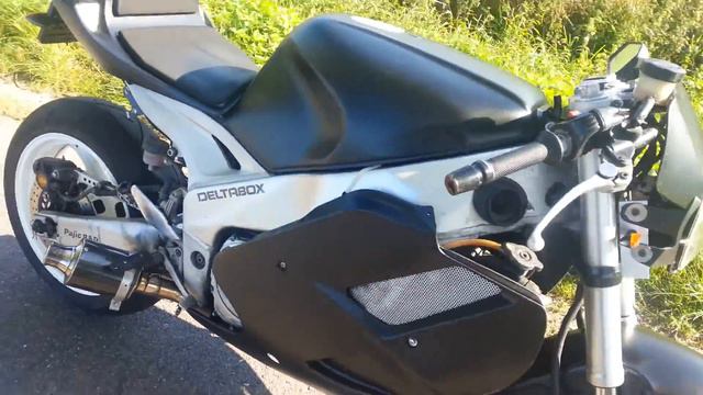 Fzr1000 Yamaha. Streetfighter Naked Bike