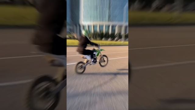 Stunt на bse 125cc? #bse #stunt #мото #moto смотреть онлайн