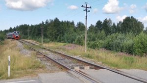 РА3-069 Нёнокса - Архангельск прибывает на платформу Рикасиха