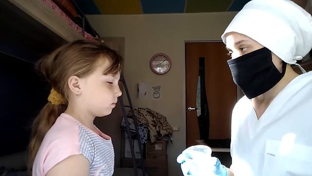 Взятие общего анализа мокроты у пациента