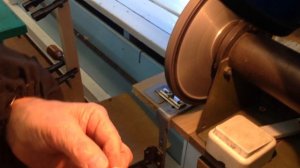 Заточка кривых маникюрных ножниц на электроточиле