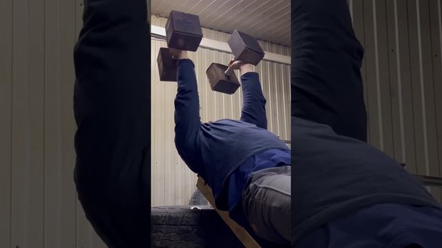 Разгибания рук с гантелям  на наклонной скамье #olegsharovfitness