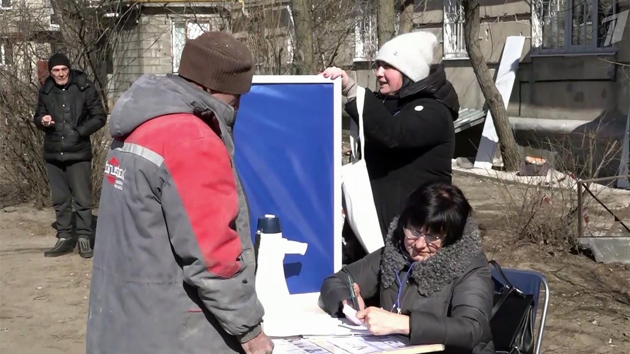 Досрочное голосование на выборах президента проходит более чем в 40 регионах России