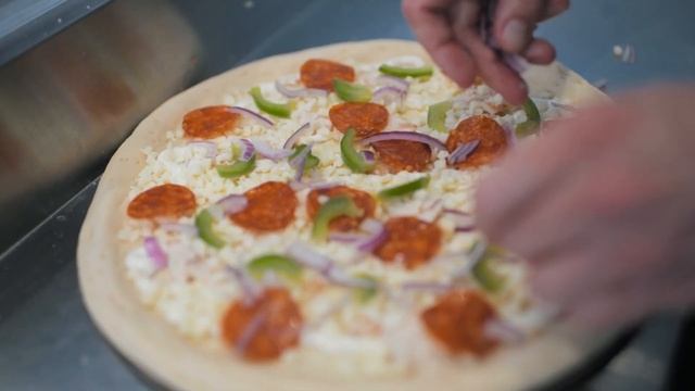 СДЕЛАЛИ ВКУСНУЮ ПИЦЦУ БЕЗ ДУХОВКИ смотреть онлайн