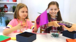 Богатая школьница и Бедная школьница ДЕЛАЮТ СЛАЙМ /  Богатые и Бедные ингредиенты для слайма