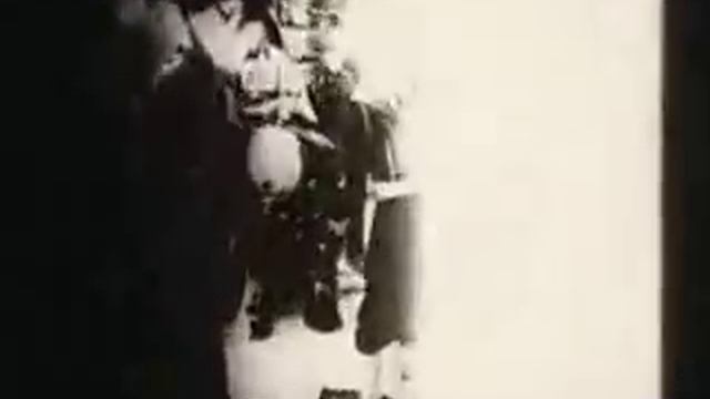 Roswell UFO Crash - Aliens On Stretchers