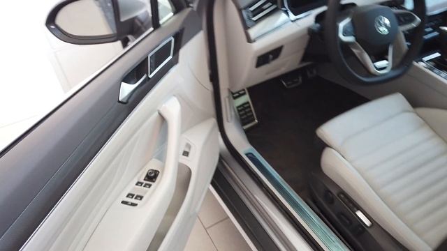 Volkswagen Passat Alltrack Showroom İnceleme