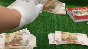 Перебрал 100 рублевые купюры Нашел БРАК смещение ленты, красивый номер!