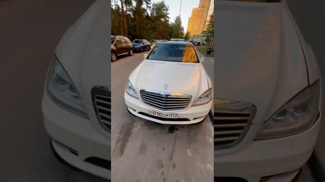 Увидел очень бодрый Mercedes W221 в Москве ) Не смог пройти мимо