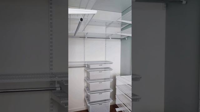 Гардеробная в белом или черном цвете